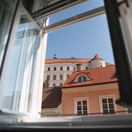 Penzion Husa Микулов Экстерьер фото