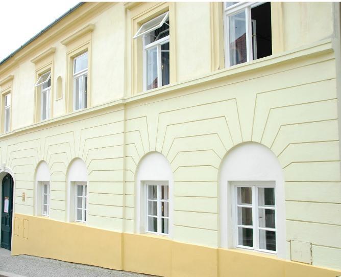 Penzion Husa Микулов Экстерьер фото